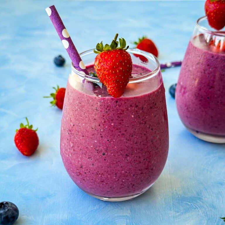 Easy Mixed Berry Smoothie Recipe (Healthy Drink) - Seasons in the Kitchen